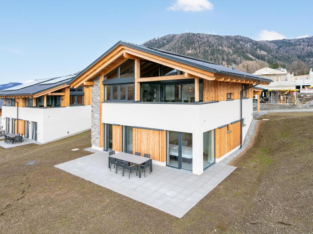 an aerial view of a house with a picnic table at Grebenzen Lodge 35 in Sankt Lambrecht