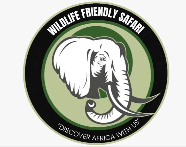 un adesivo di un elefante con le parole "randagio faunistico" di Wildlife friendly safari a Bugesera