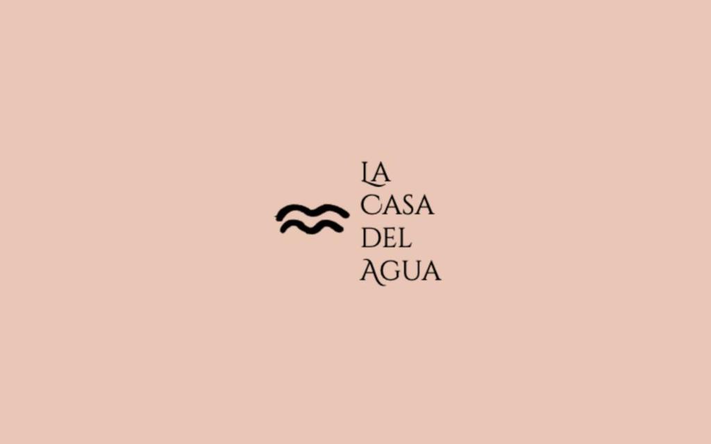 un símbolo para la casa del azula en La Casa del Agua Puebla en Acatepec