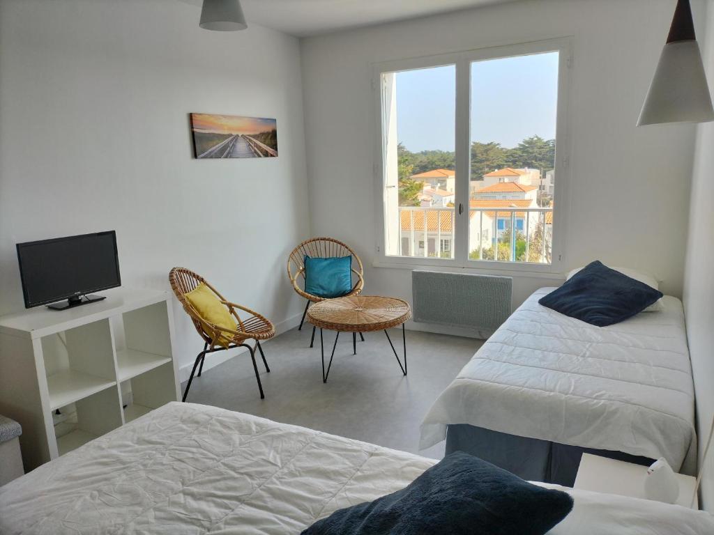 Fotografia z galérie ubytovania Appartement 1 chambre, balcon mer, Saint-Jean-de-Monts, 50m plage, animaux admis, parking - FR-1-323-266 v destinácii Saint-Jean-de-Monts