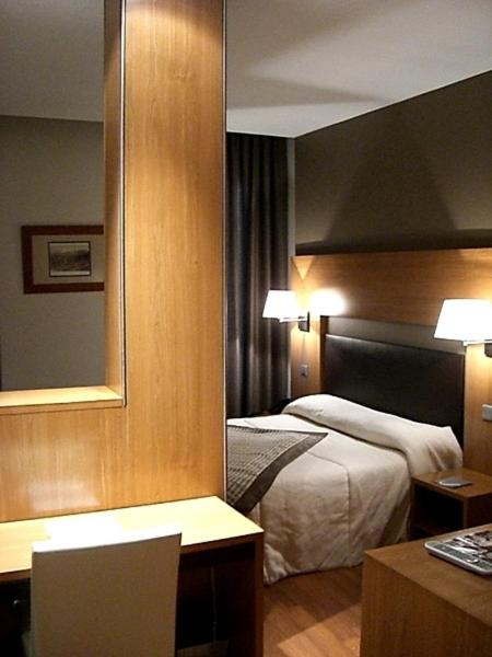 Postel nebo postele na pokoji v ubytování Alti Hôtel