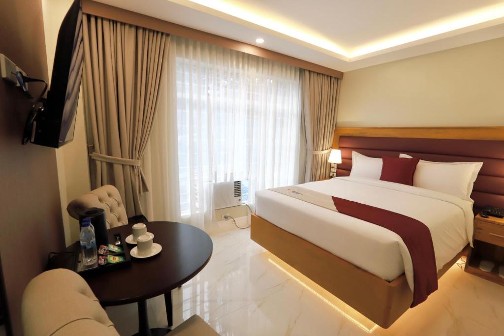 Postel nebo postele na pokoji v ubytování Monaco Hotel