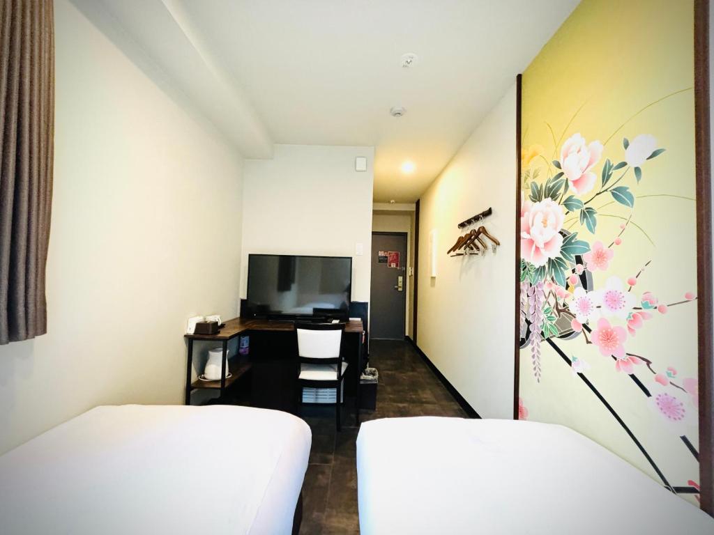 TV a/nebo společenská místnost v ubytování 嵐 Hotel Arashi Namba No102