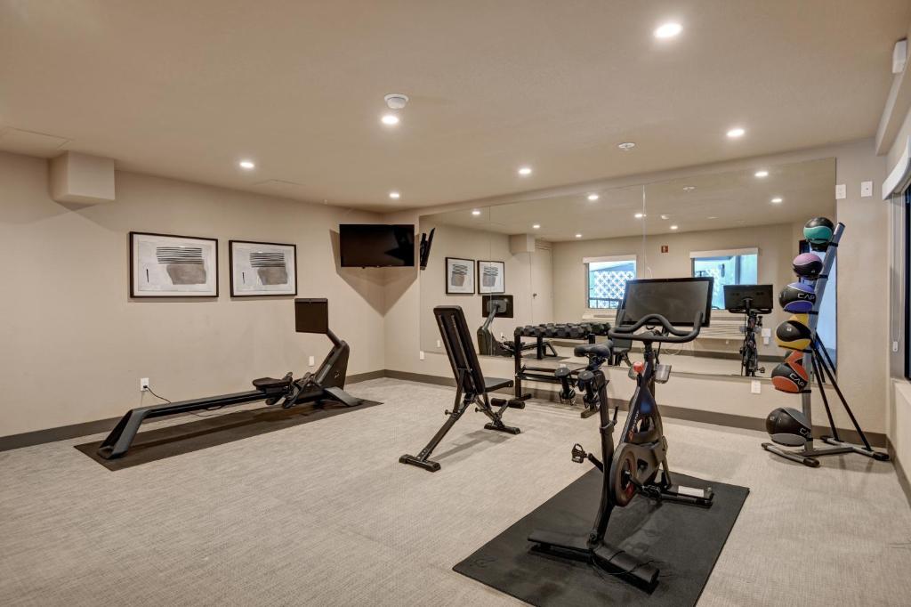 Fitness centrum a/nebo fitness zařízení v ubytování The Dunes Hotel (Palm Springs)