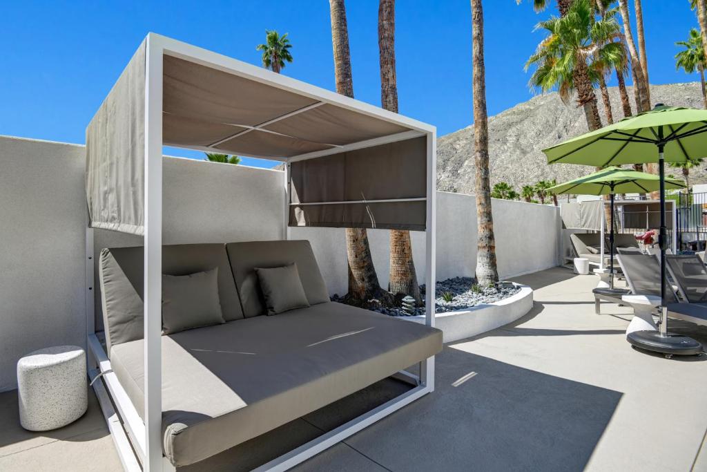Patio nebo venkovní prostory v ubytování The Dunes Hotel (Palm Springs)