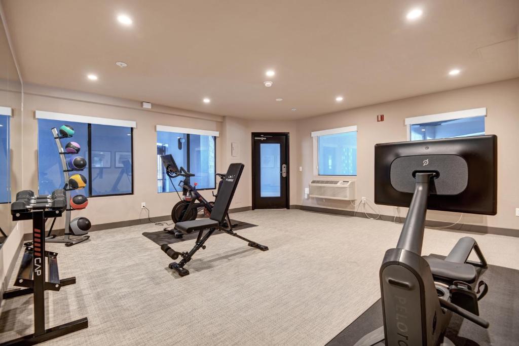 Fitness centrum a/nebo fitness zařízení v ubytování The Dunes Hotel (Palm Springs)