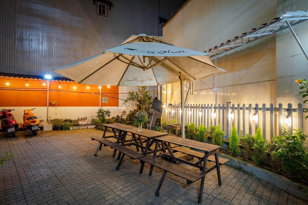 Sân trong/khu vực ngoài trời tại May House Dalat