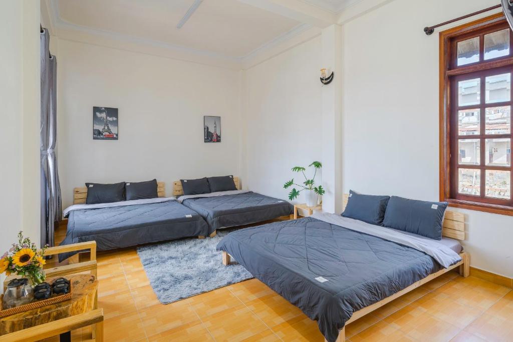 Giường trong phòng chung tại May House Dalat