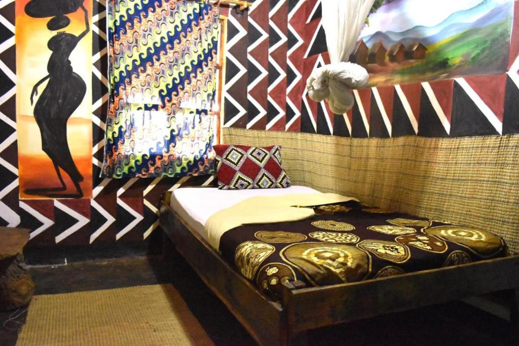 Gulta vai gultas numurā naktsmītnē Room in BB - Red Rocks Rwanda - Double Room with Shared Bathroom