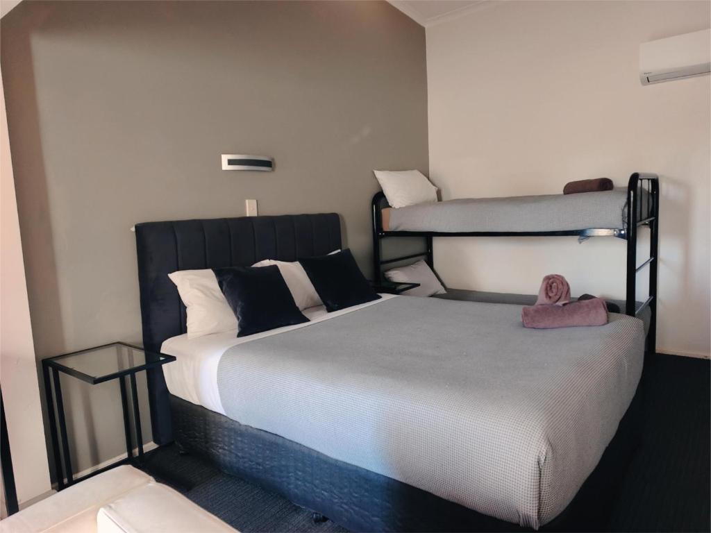 Postel nebo postele na pokoji v ubytování Altair Motel