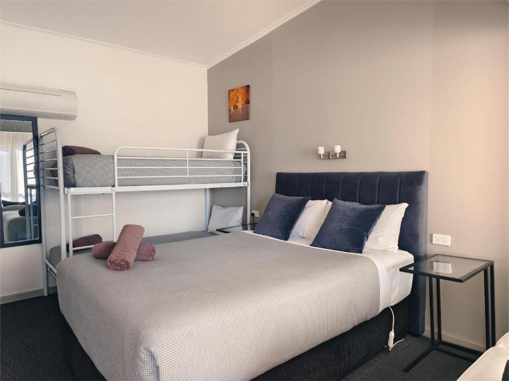Postel nebo postele na pokoji v ubytování Altair Motel