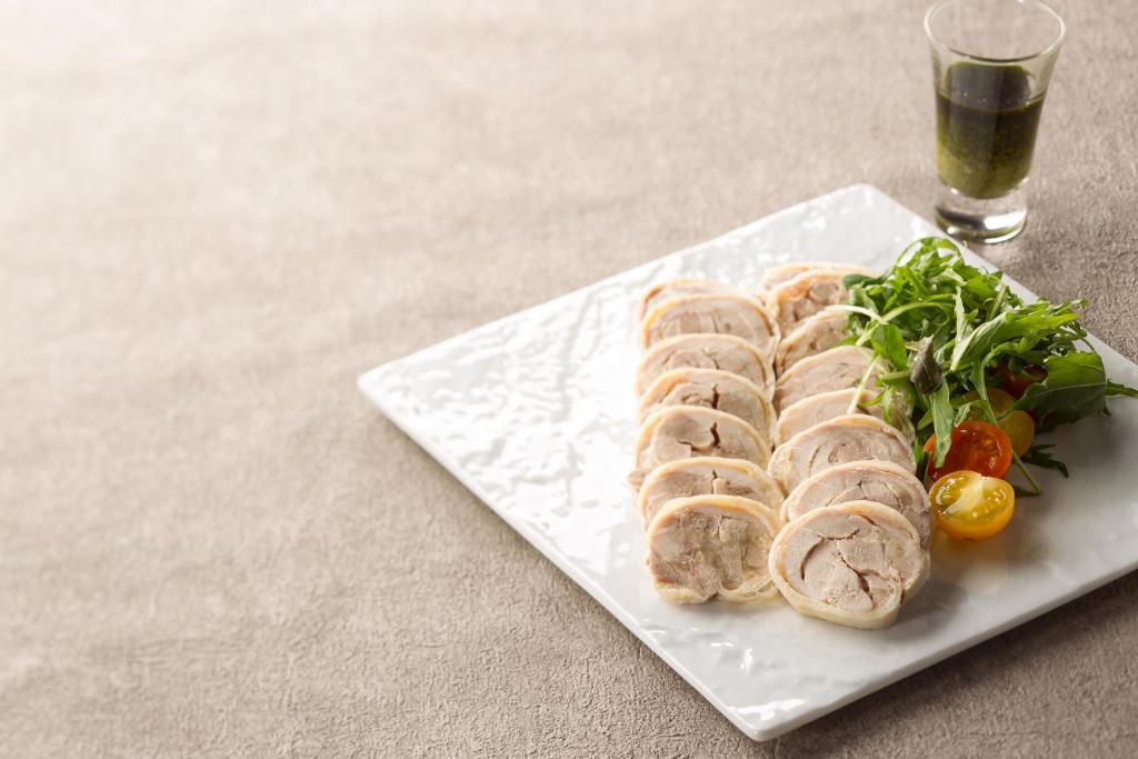 ホテルの敷地内または近くでの食事または食べ物