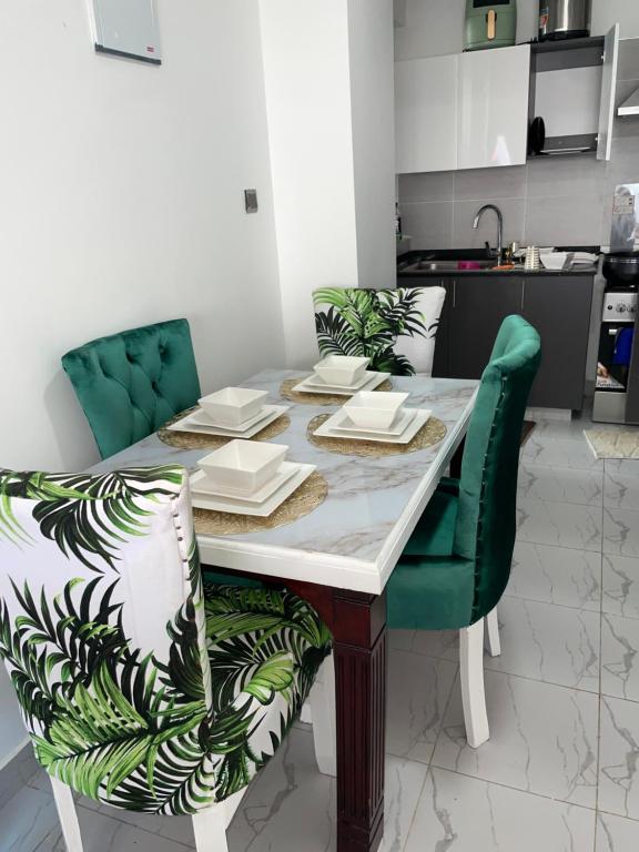 Kuchyň nebo kuchyňský kout v ubytování Classy two bedroom Airbnb with swimming pool
