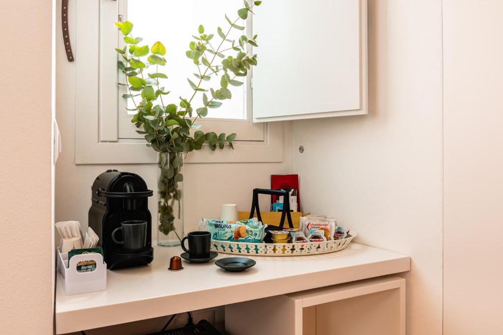 Příslušenství pro přípravu čaje a kávy v ubytování La casa di Benedetta