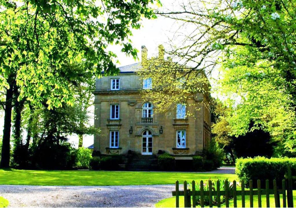 Gouffern en AugeにあるBelle demeure dans un grand parc arboréのギャラリーの写真