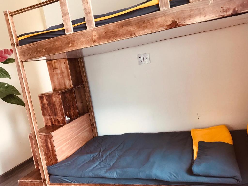 Giường trong phòng chung tại May House Dalat