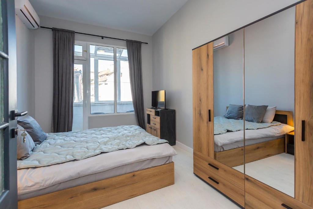 Postel nebo postele na pokoji v ubytování Urban Elegance Apartment