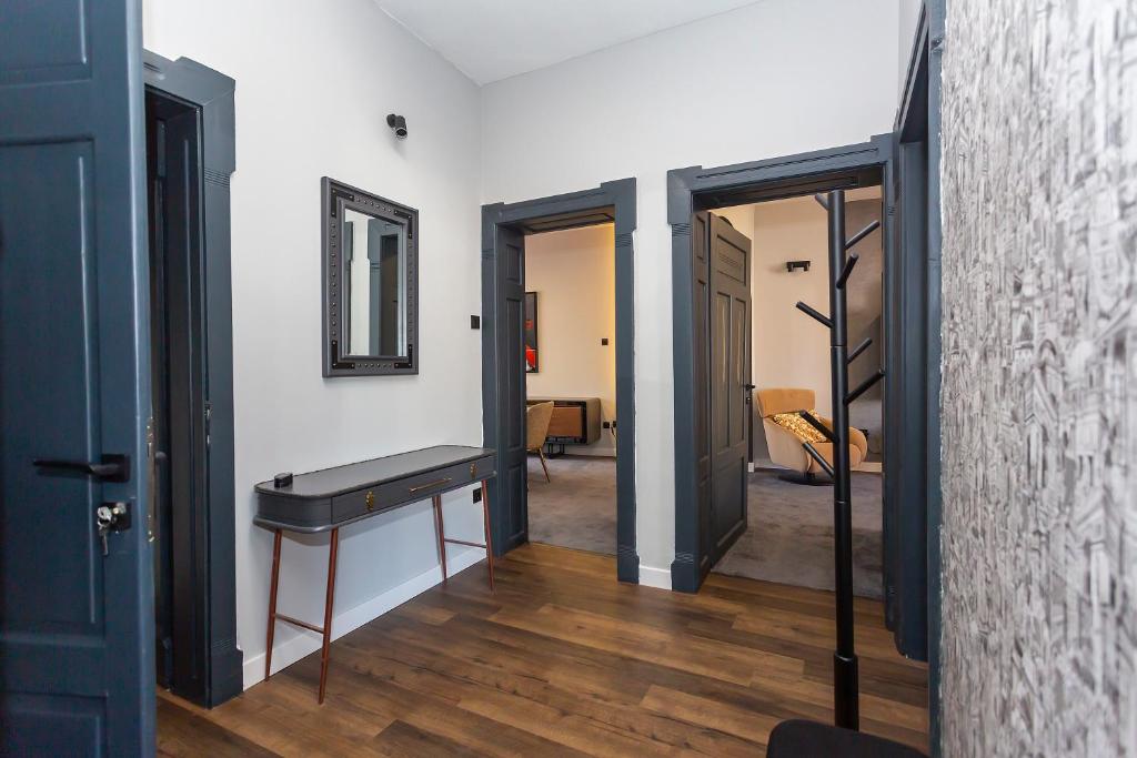 Postel nebo postele na pokoji v ubytování Urban Elegance Apartment