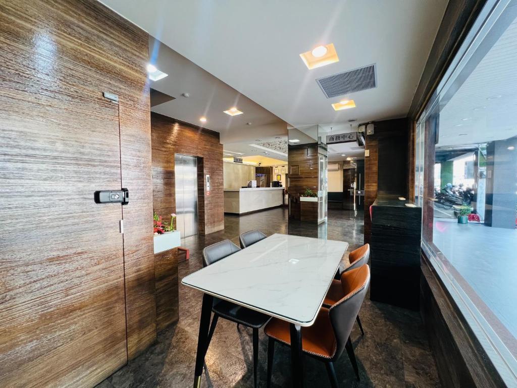 Kuchyň nebo kuchyňský kout v ubytování Zhao Lai Hotel