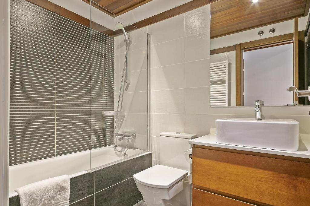 Koupelna v ubytování Luderna - Apartamento Val de Ruda B14 Paulet