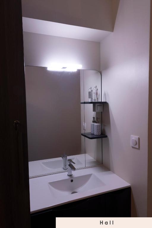 Koupelna v ubytování Cosy CoLiving space near Paris