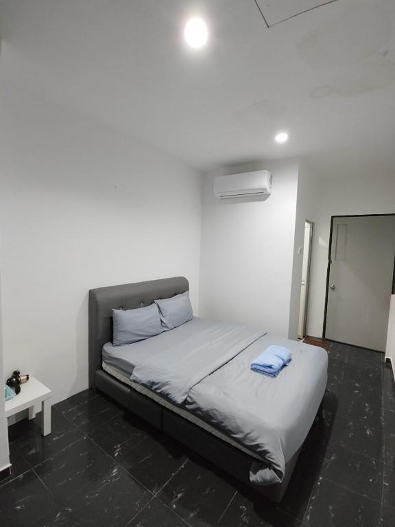Postel nebo postele na pokoji v ubytování 184 GURNEY DRIVE PENANG