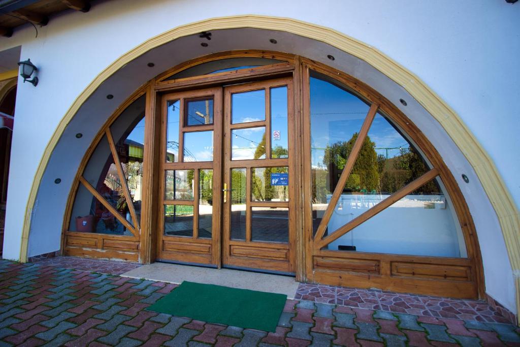 Fotografie z fotogalerie ubytování HOTEL RESTORANT VIKTORIA v destinaci Gjirokastër