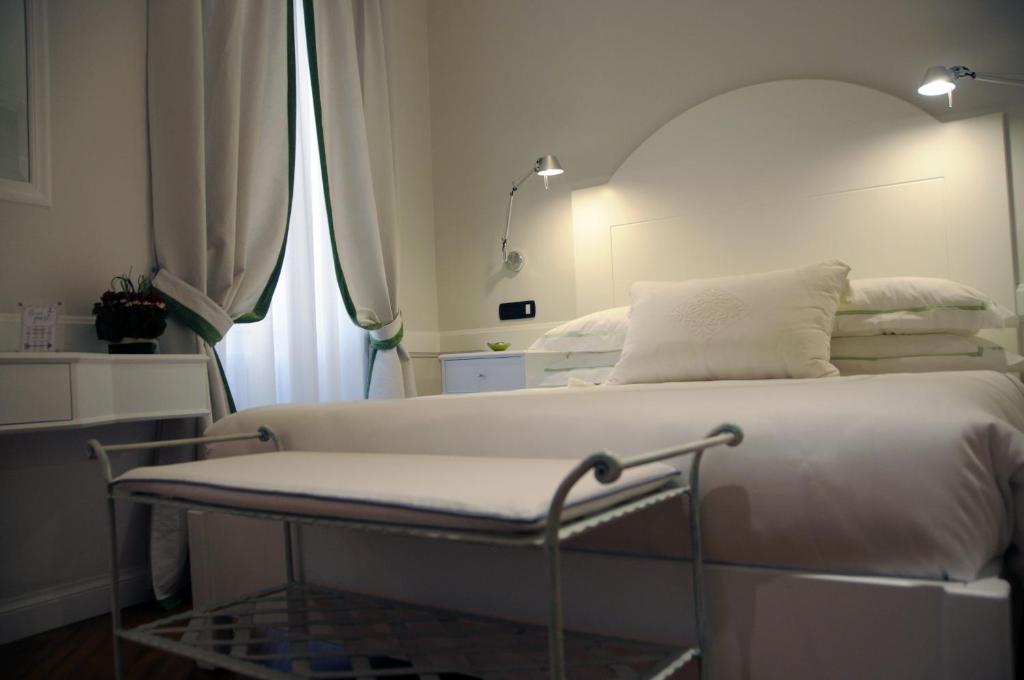 Postel nebo postele na pokoji v ubytování Suite Fontana di Trevi