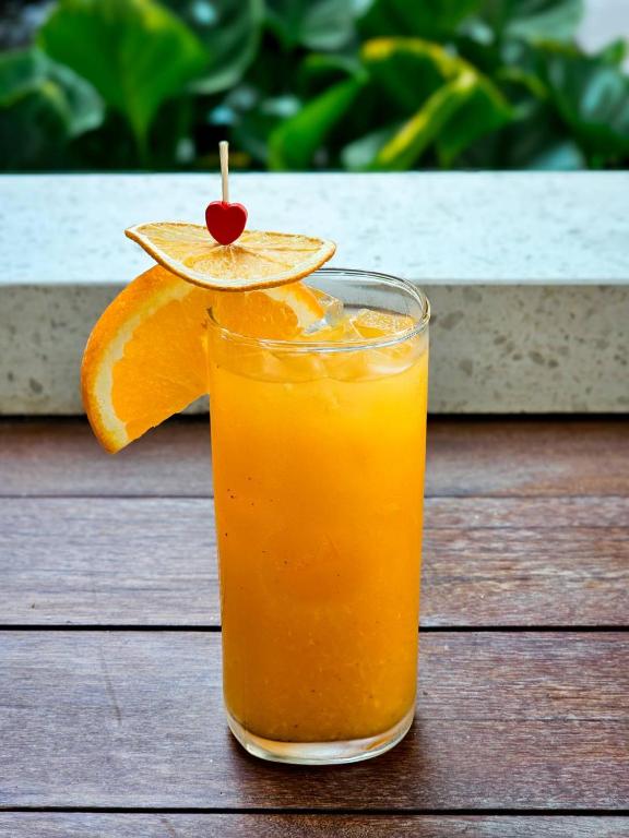 Feung Nakorn Balcony Rooms and Cafe - Resim 27