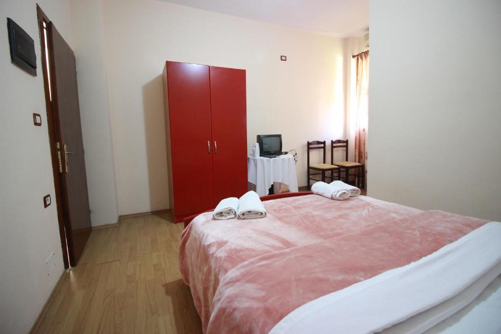Postel nebo postele na pokoji v ubytování HOTEL RESTORANT VIKTORIA