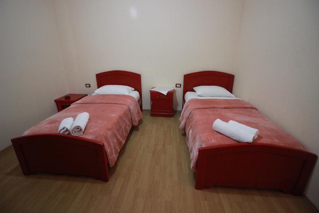 Postel nebo postele na pokoji v ubytování HOTEL RESTORANT VIKTORIA