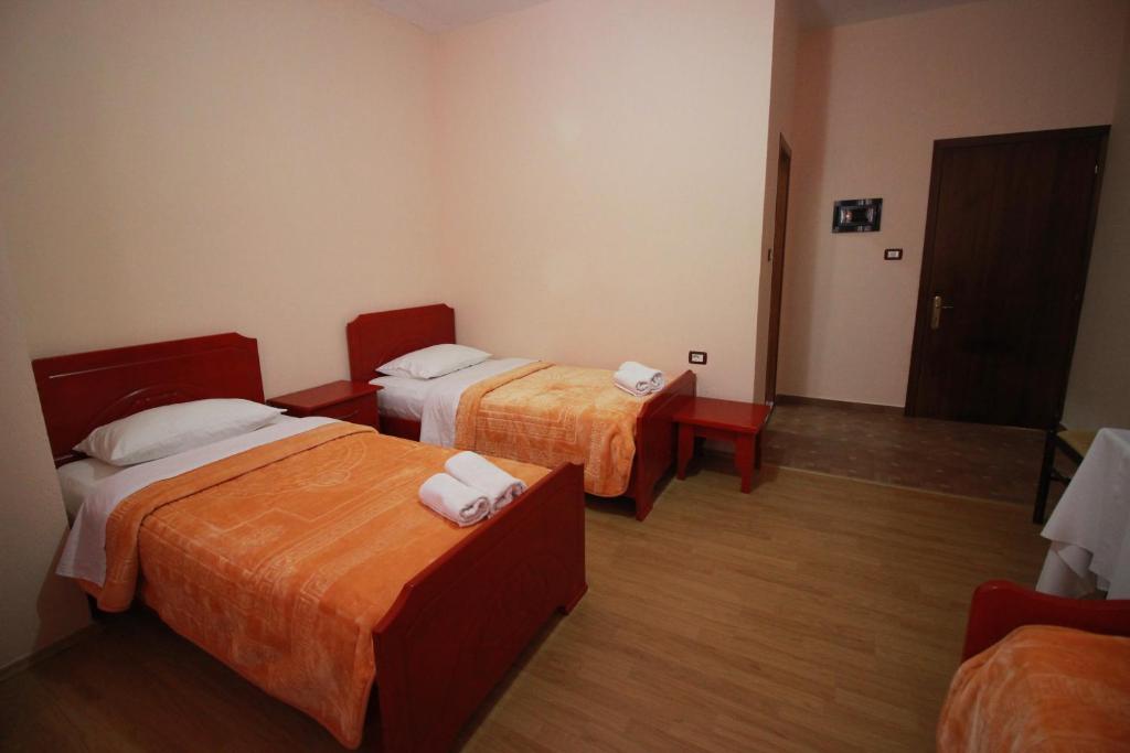 Postel nebo postele na pokoji v ubytování HOTEL RESTORANT VIKTORIA
