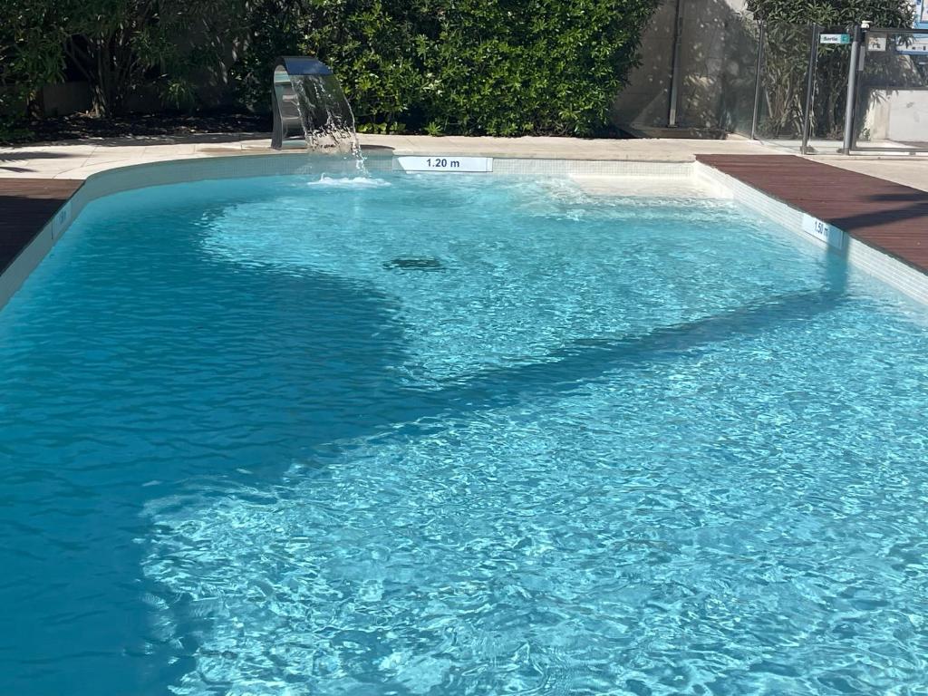 Πισίνα στο ή κοντά στο STUDIO PRADO PLAGE PISCINE TERRASSE