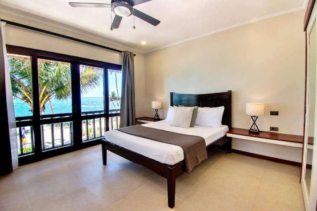 Voodi või voodid majutusasutuse Hey Jude Bulabog Beachfront Residence toas
