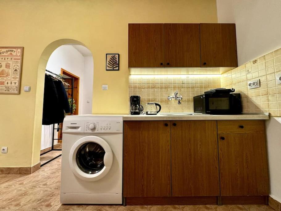 Kuchyň nebo kuchyňský kout v ubytování Sofia Sweet Spot: Central & Cozy