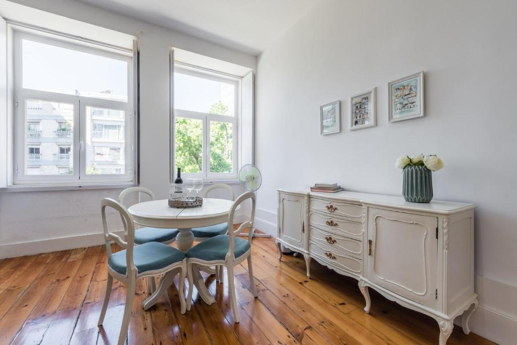 GuestReady - Cityscape coastal flat