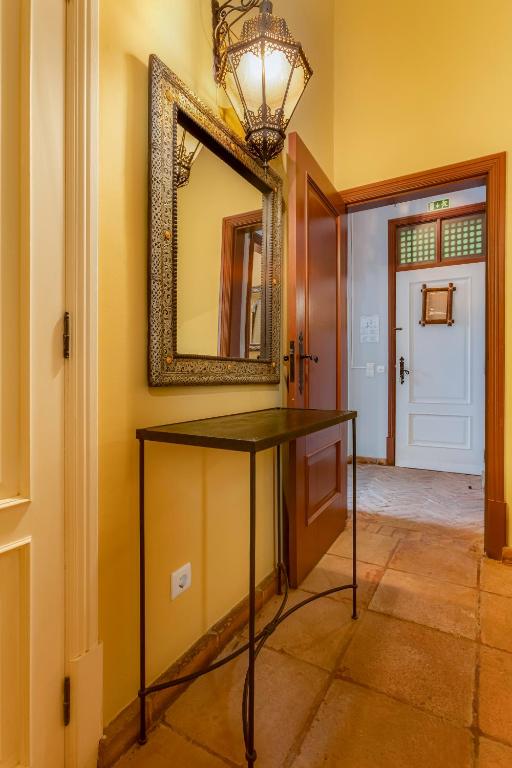 a mirror and a table in a hallway at Casa da Moura in Lagos