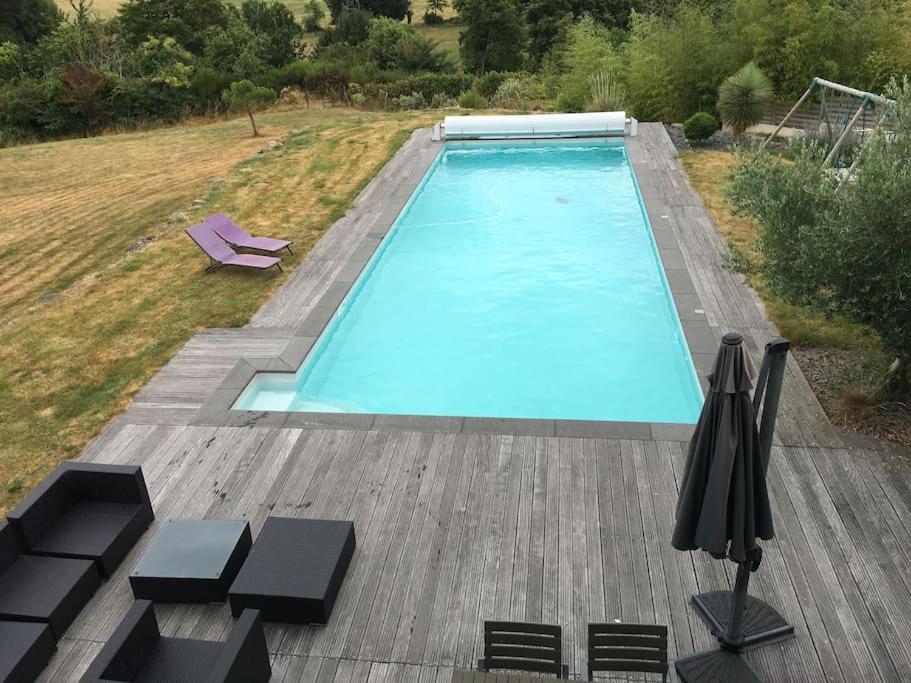 Photo de la galerie de l'établissement Maison contemporaine avec grande piscine, à Cholet