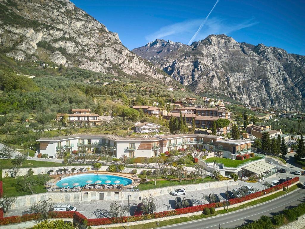Nespecifikovaný výhled na hory nebo výhled na hory při pohledu z hotelu