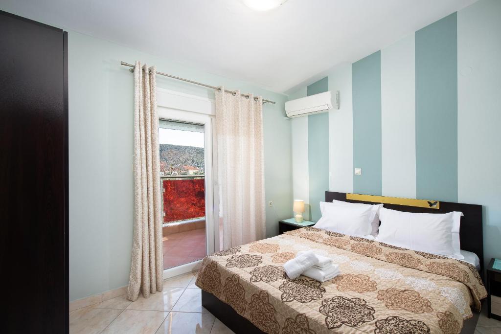 a bedroom with a bed and a large window at Callistemon Loft Apartment in Potos