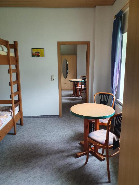 Monteurzimmer Alte Schule Heberndorf 1 - 单人间 - 带共用卫生间