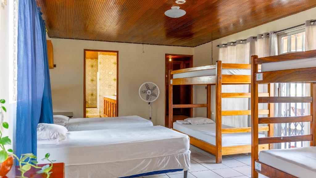 Ένα ή περισσότερα κρεβάτια σε δωμάτιο στο Hostal La Buena Onda