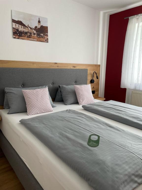 Postel nebo postele na pokoji v ubytování Hotel Weisses Ross