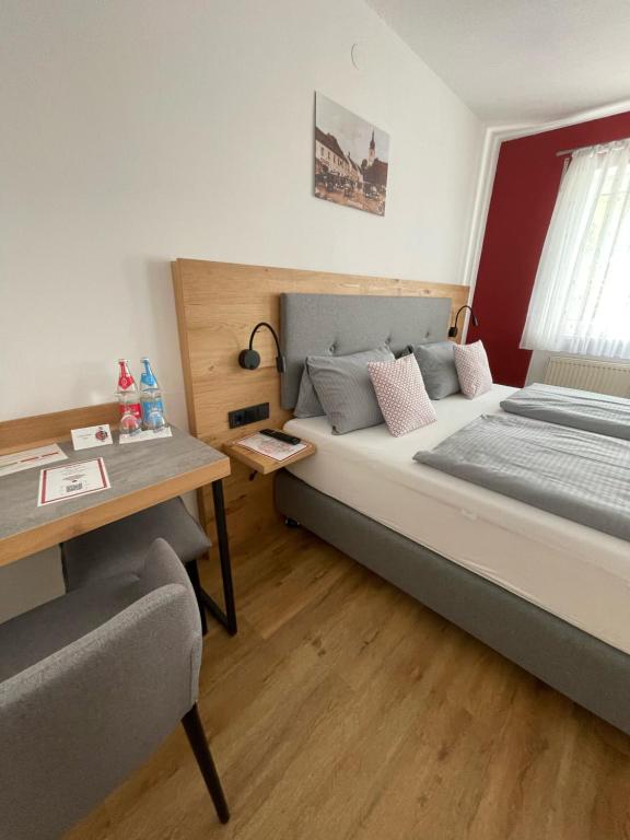 Postel nebo postele na pokoji v ubytování Hotel Weisses Ross