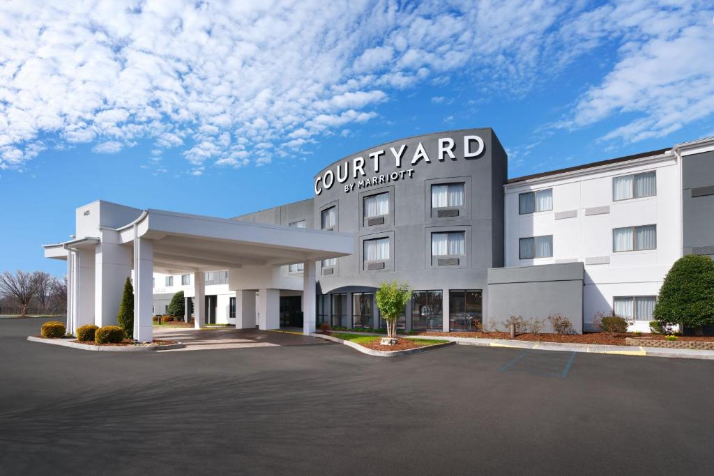 a rendering of the front of a hotel at Courtyard by Marriott Johnson City in Johnson City