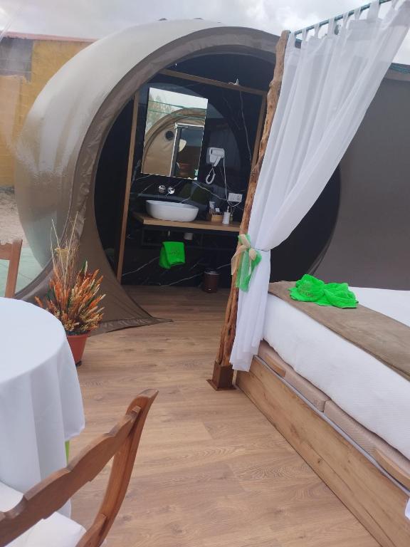 Posezení v ubytování COSMOVEROS - Hotel Burbuja