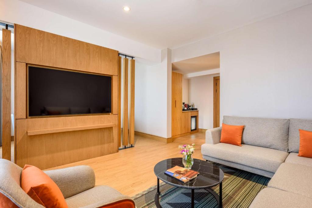 TV a/nebo společenská místnost v ubytování Hyatt Regency Nairobi Westlands