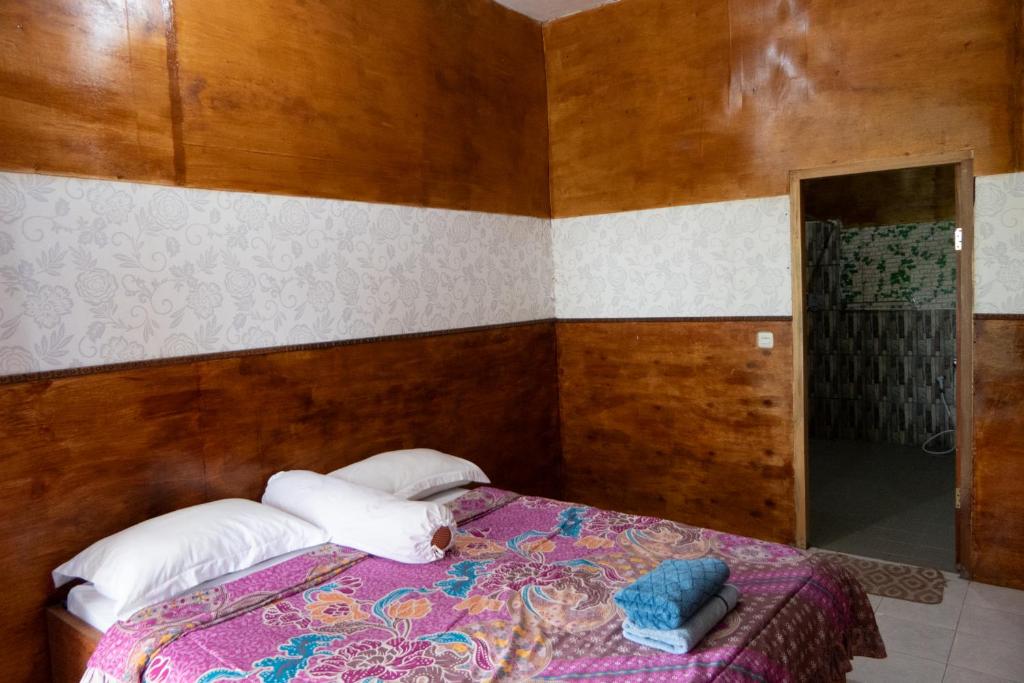 Postel nebo postele na pokoji v ubytování Rinjani Eco Villa Senaru