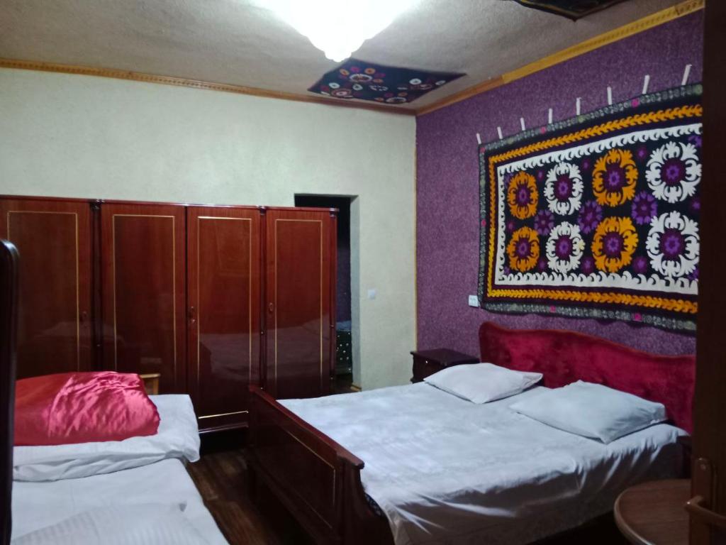 Ένα ή περισσότερα κρεβάτια σε δωμάτιο στο Gulsara hostel