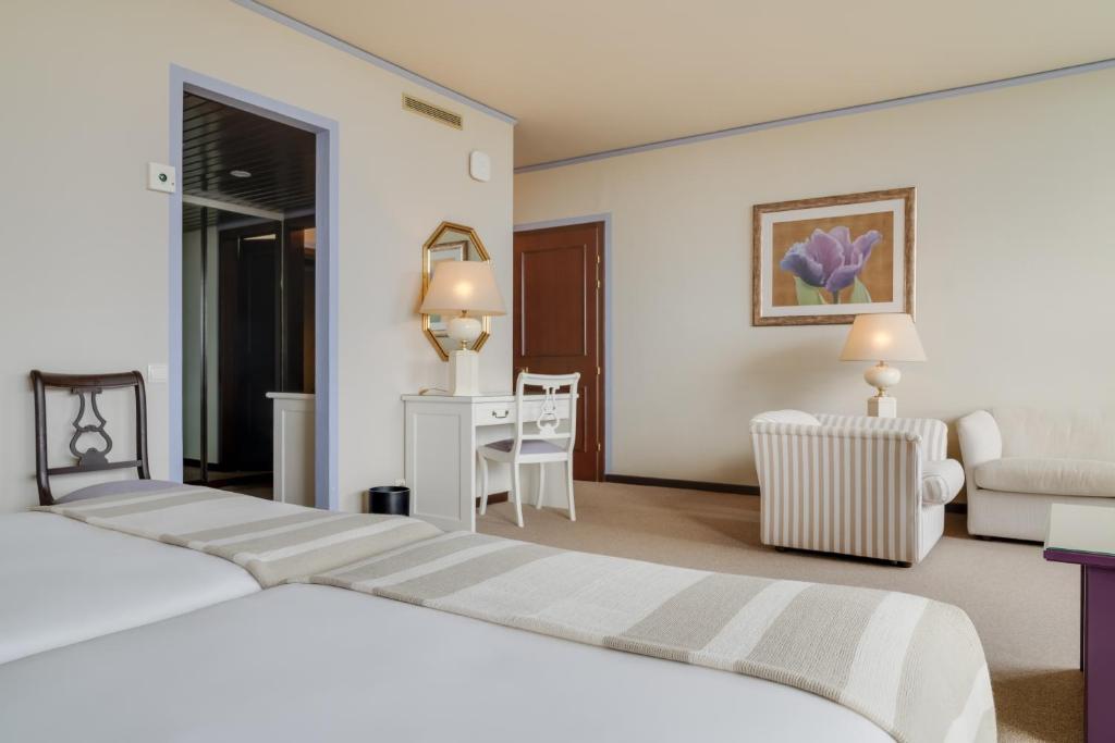Postel nebo postele na pokoji v ubytování Pestana Bahia Praia Nature & Beach Resort